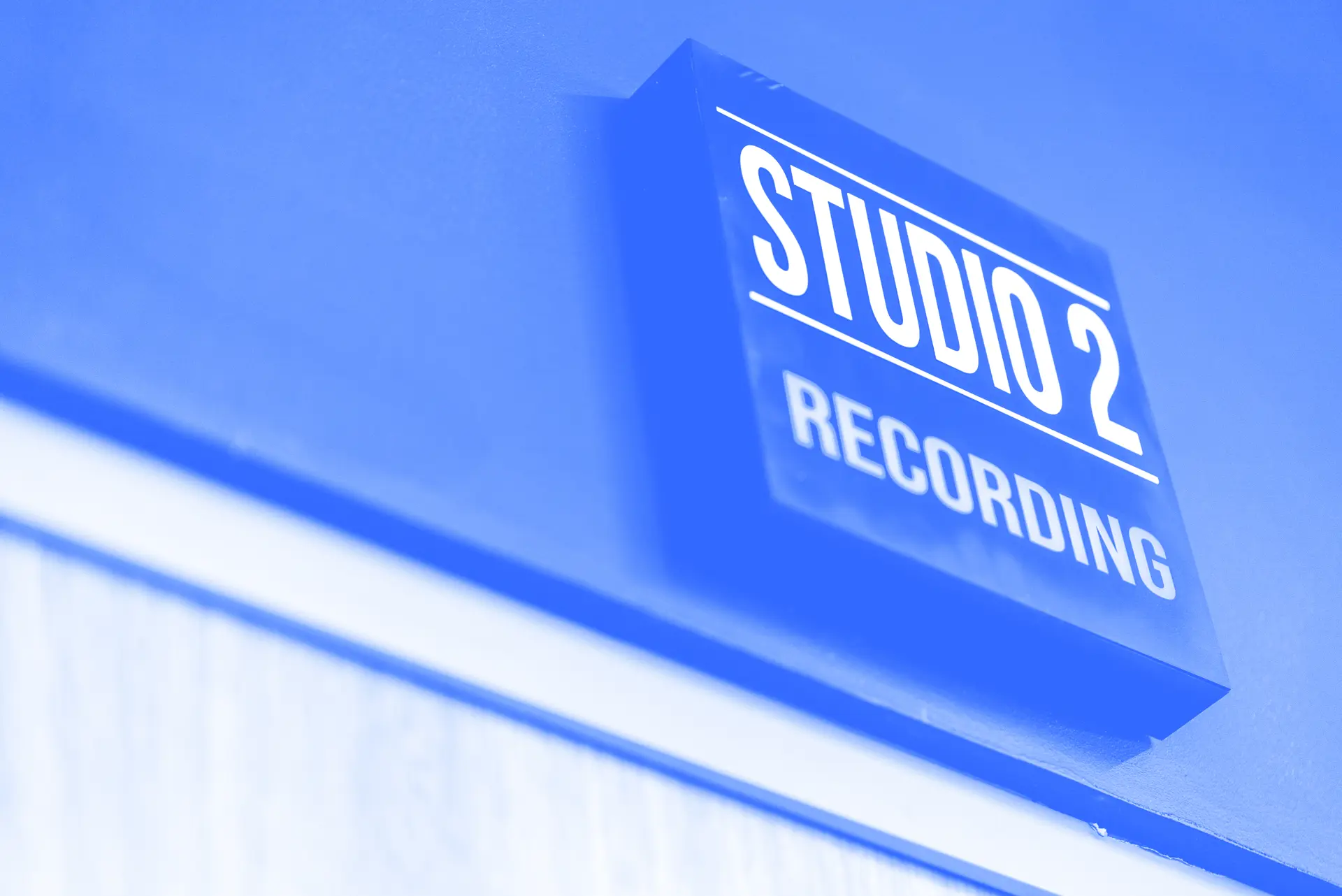 J&P HQ Shoot BM 019 BIRO image